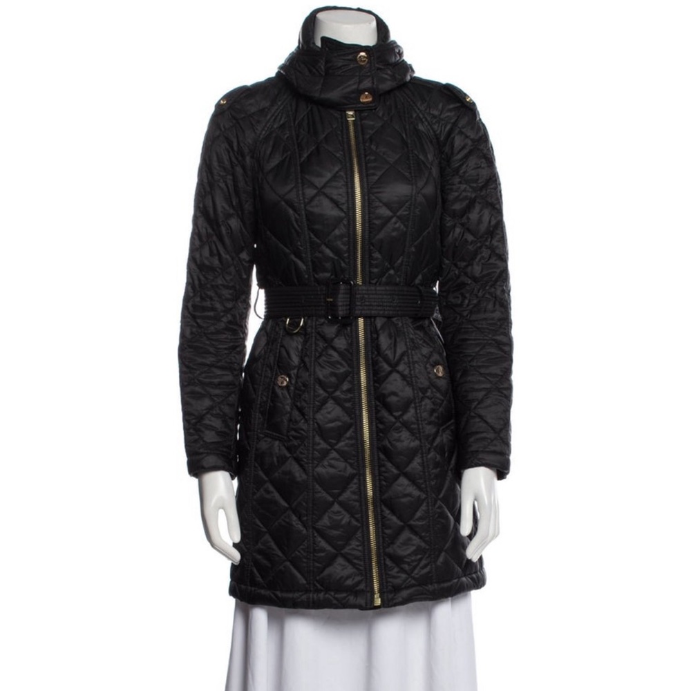•   Burberry Coat
•   With Hood
•   Stand Collar
•   Knee-Length
•   Zip Closure